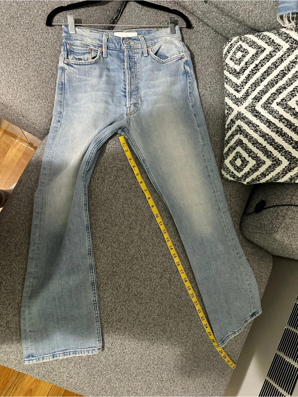 🤍 MOTHER The Tripper Flare Jeans in “I Confess” Wash 🤍 - Picture 8 of 8